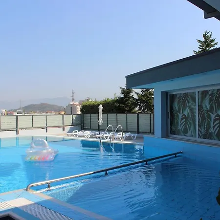 Luander Otel Tiran