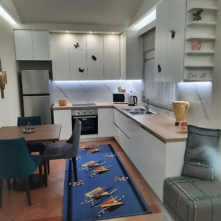 Luander تيرانا