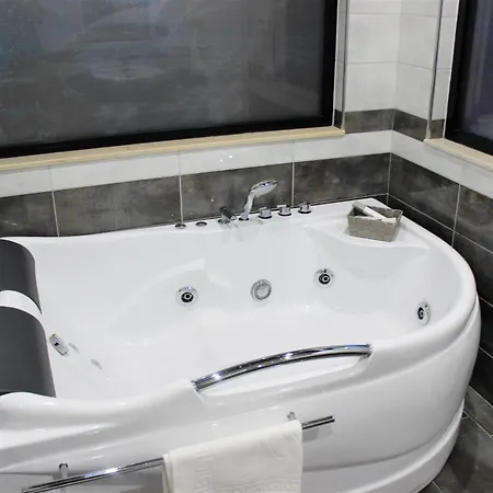 Luander * تيرانا